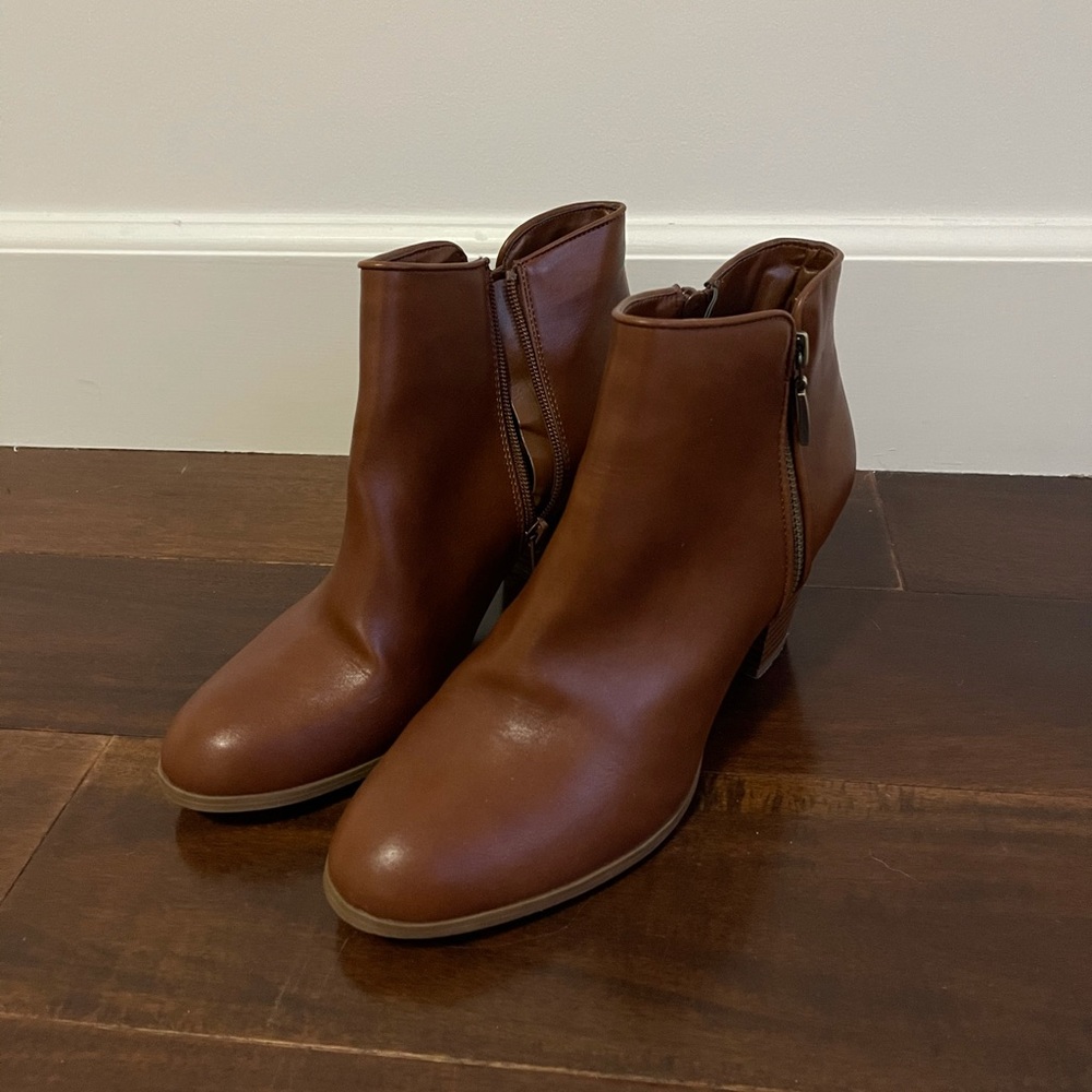 9W Brown Ankle Boots